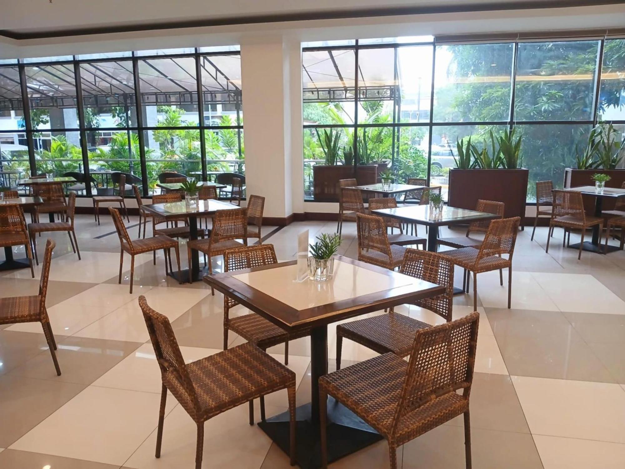 Dohera Hotel Cebu Exterior photo