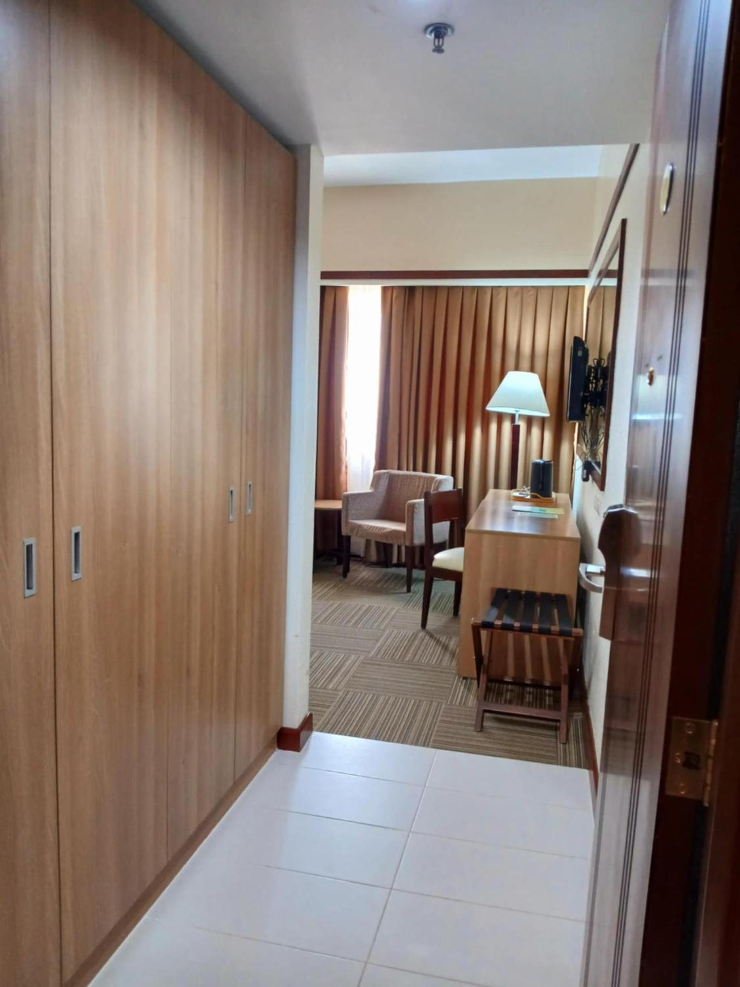 Dohera Hotel Cebu Exterior photo